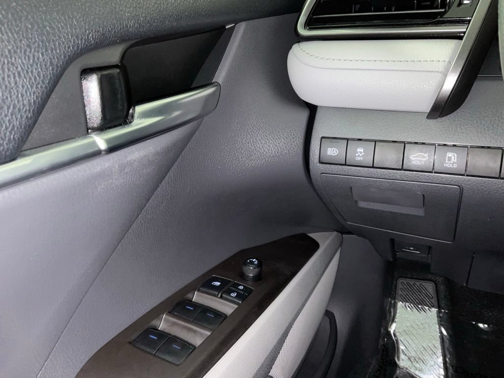 Used 2022 Toyota Camry LE FWD image 19