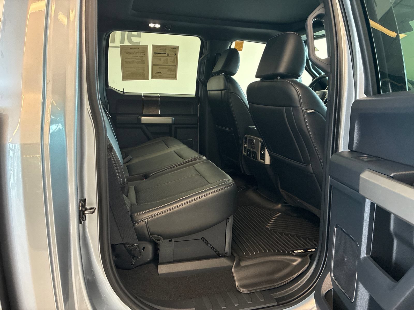 Certified 2022 Ford F250 Lariat w/ Black Appearance Package AWD/4WD image 3