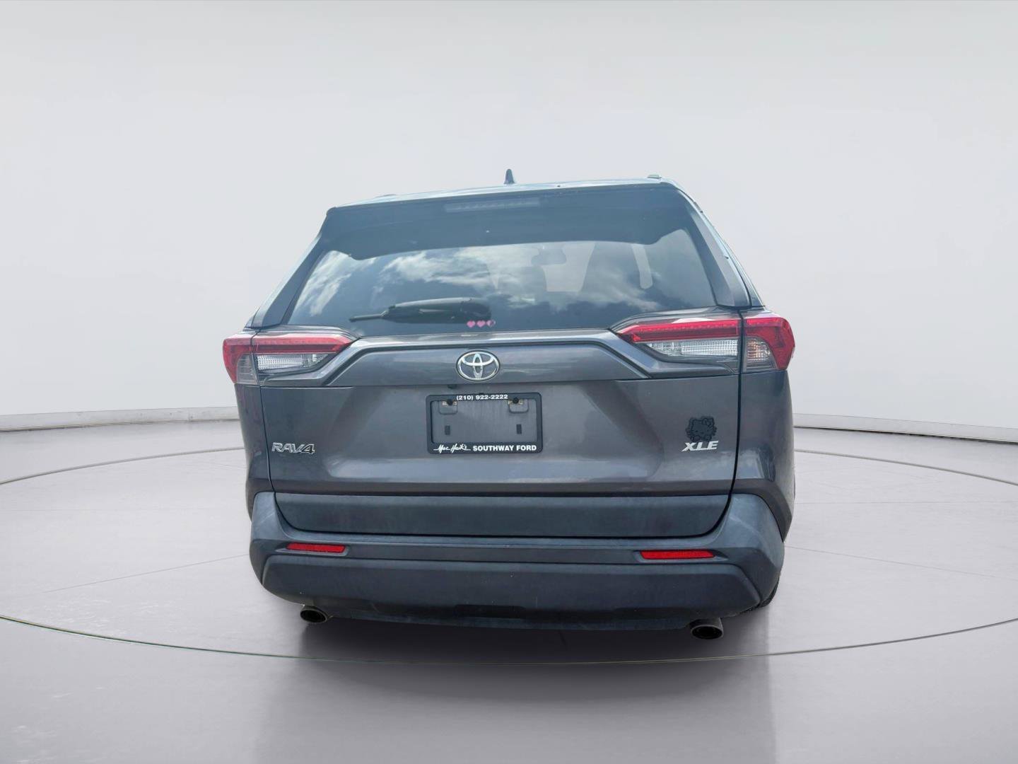 Used 2020 Toyota RAV4 XLE w/ Convenience Package FWD image 4