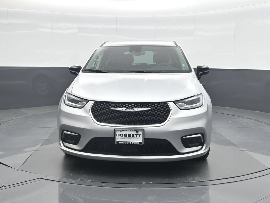 Used 2024 Chrysler Pacifica Touring-L FWD image 5