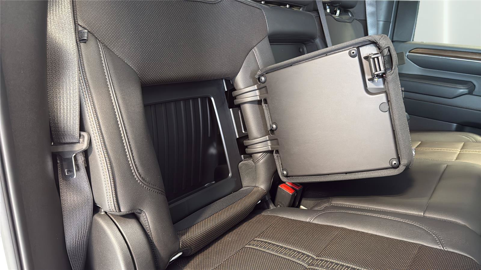 Used 2024 Chevrolet Silverado 2500 High Country w/ High Country Premium Package AWD/4WD image 30