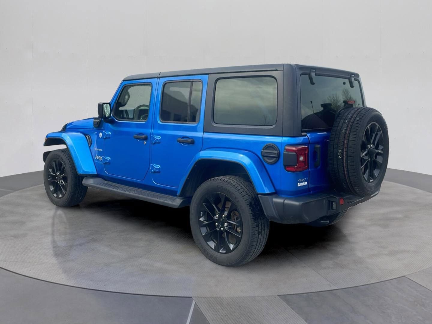 Used 2021 Jeep Wrangler Unlimited Sahara w/ Cold Weather Group AWD/4WD image 3