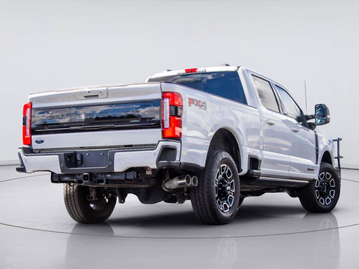 Certified 2025 Ford F250 Platinum AWD/4WD image 3
