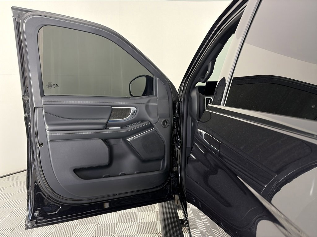 Certified 2025 Ford Expedition Platinum w/ Stealth Performance Package image 10