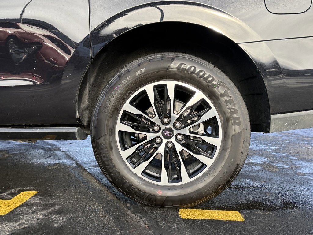 Certified 2025 Ford Expedition Max Platinum image 15