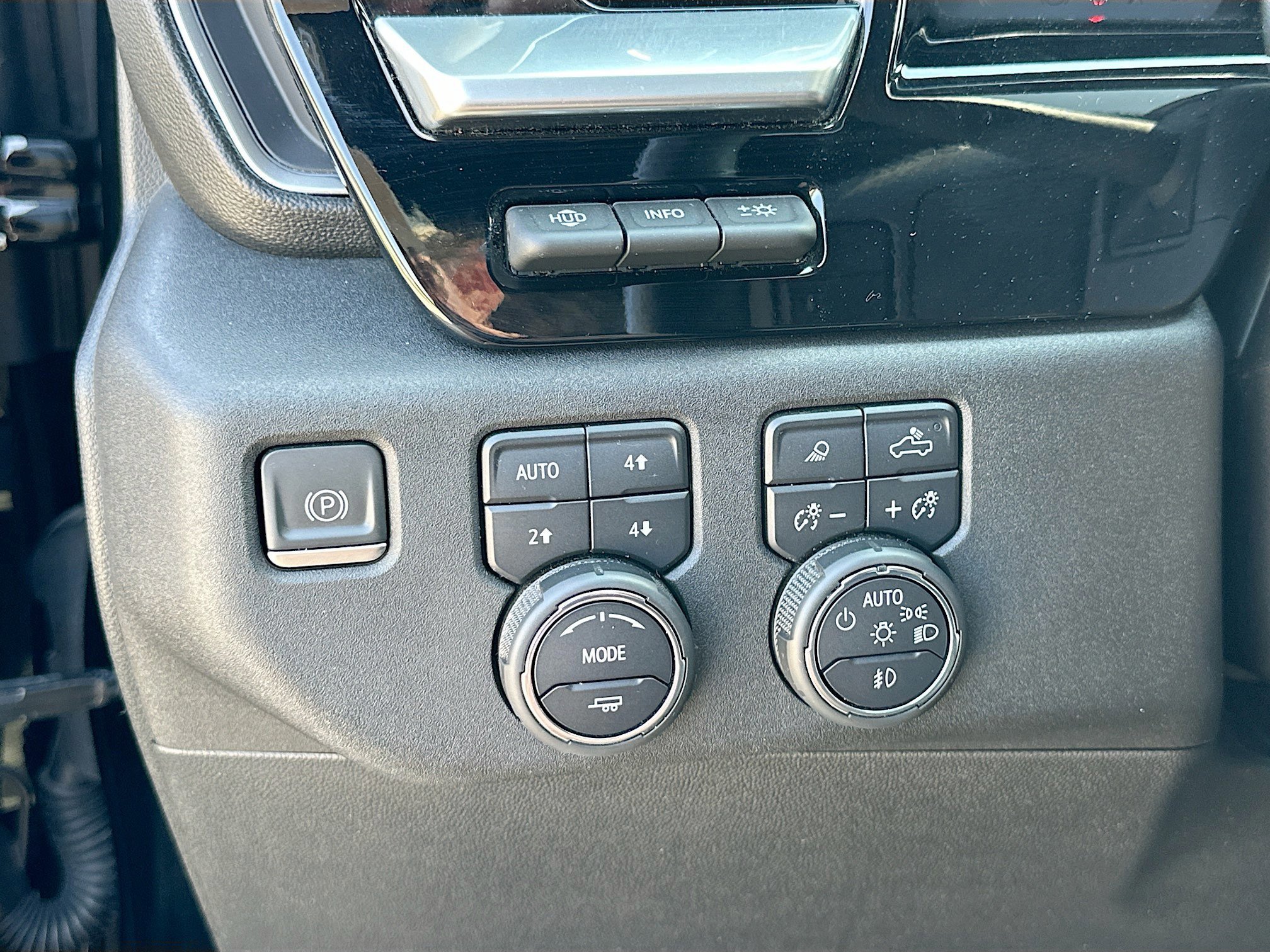 Used 2024 Chevrolet Silverado 2500 High Country w/ High Country Premium Package image 10