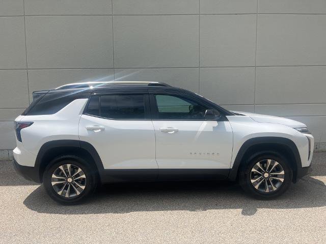 Used 2025 Chevrolet Equinox LT image 2