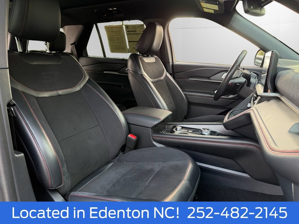 Certified 2025 Ford Explorer ST AWD/4WD image 16