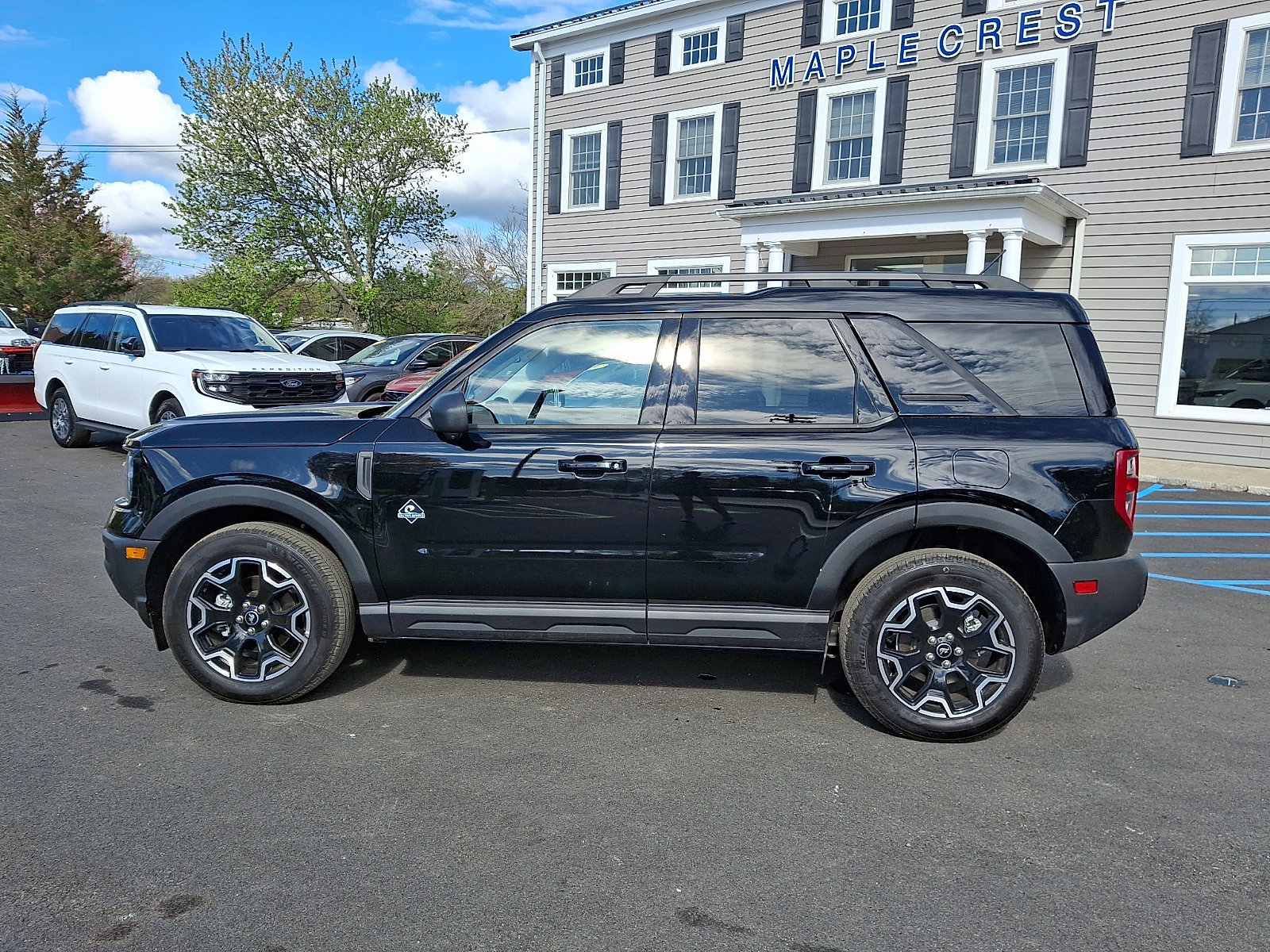 Certified 2025 Ford Bronco Sport Outer Banks w/ Outer Banks Tech Package+ AWD/4WD image 2