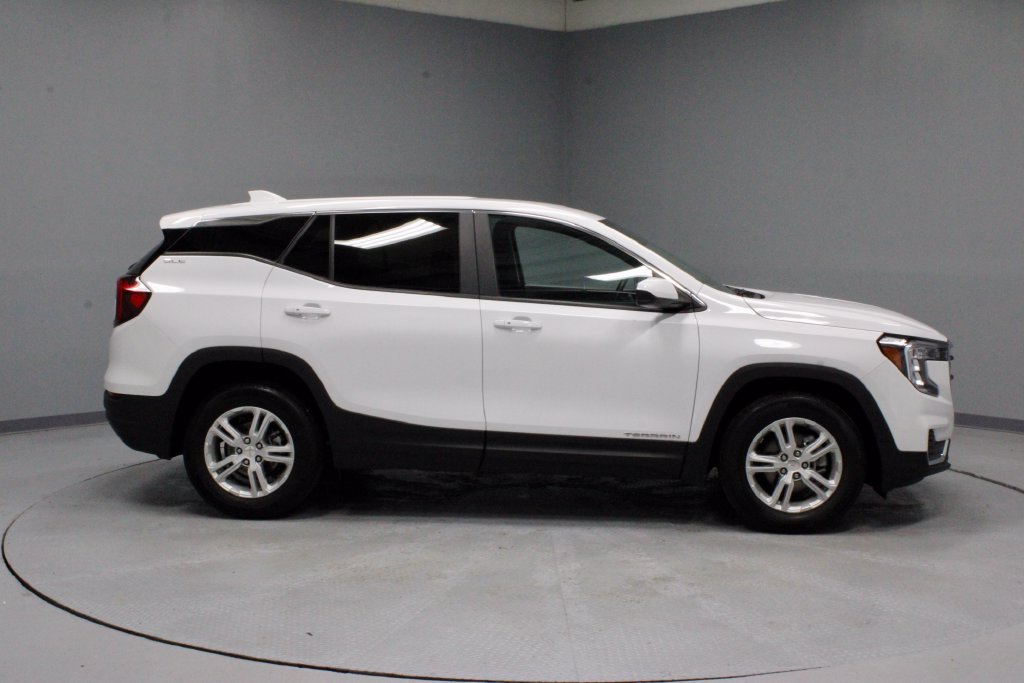 Used 2023 GMC Terrain SLE FWD image 11