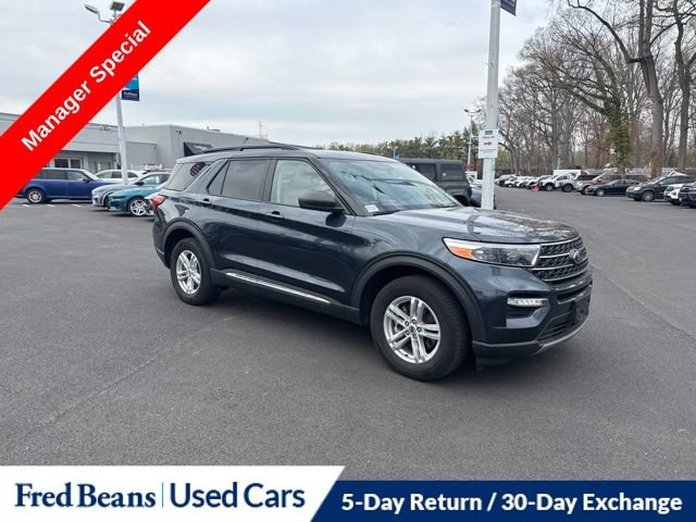 Certified 2022 Ford Explorer XLT w/ Equipment Group 202A AWD/4WD image 1