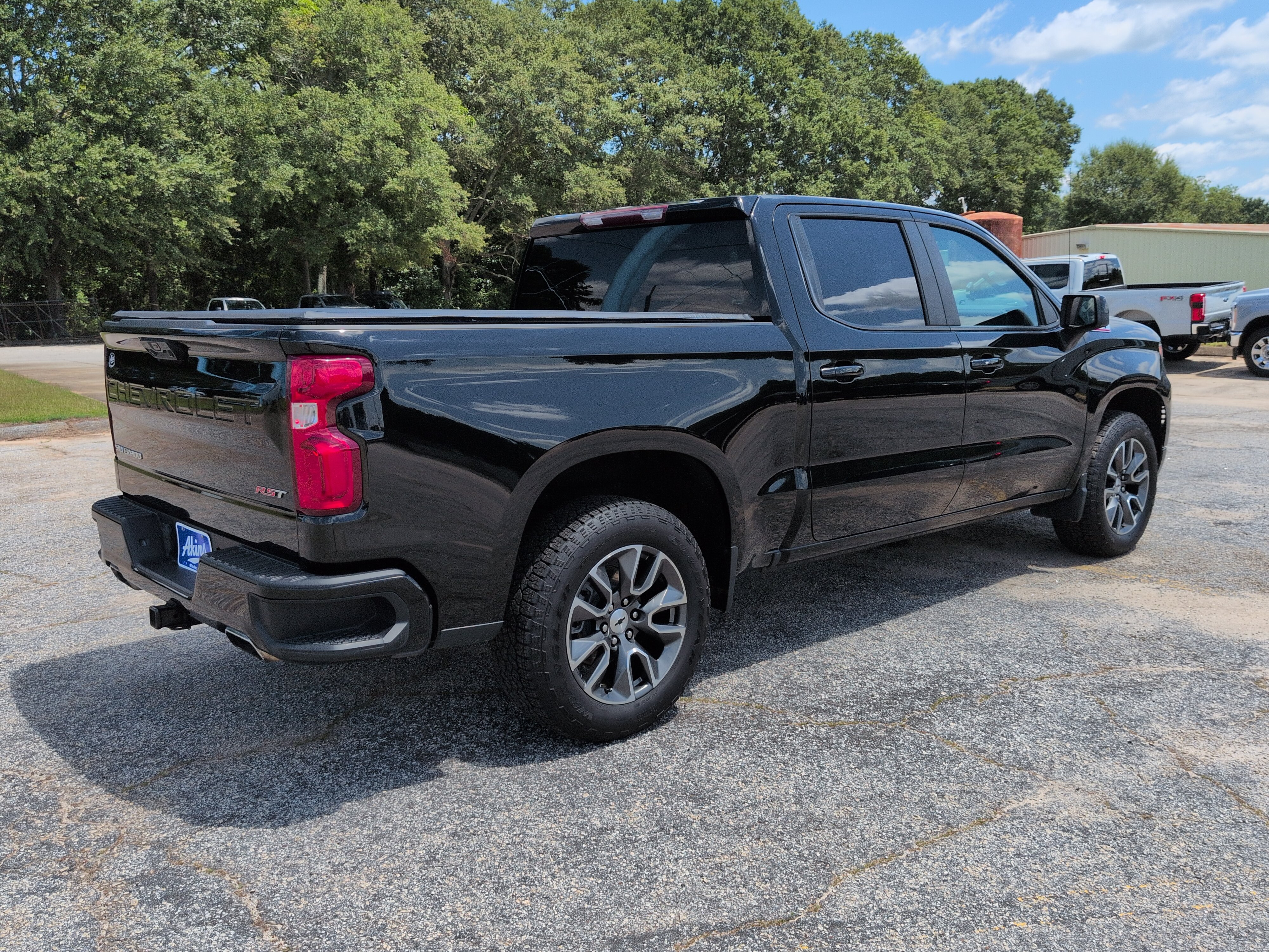 Used 2023 Chevrolet Silverado 1500 RST AWD/4WD image 3
