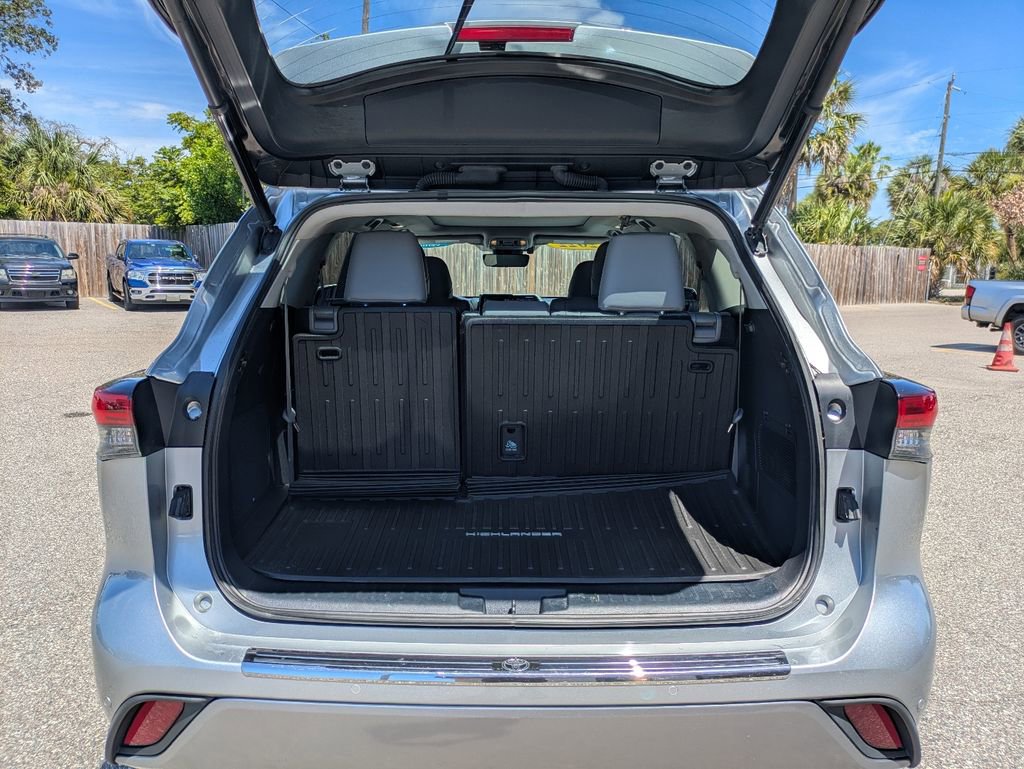 Used 2022 Toyota Highlander Platinum AWD/4WD image 13
