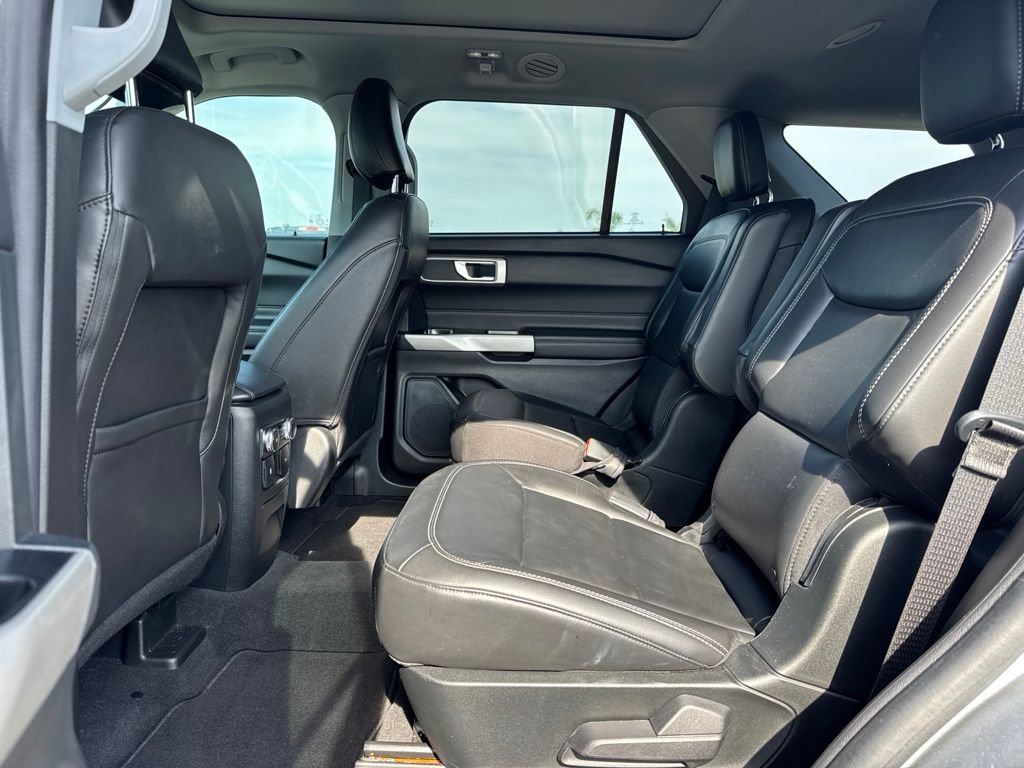 Certified 2022 Ford Explorer XLT w/ Equipment Group 202A RWD image 11