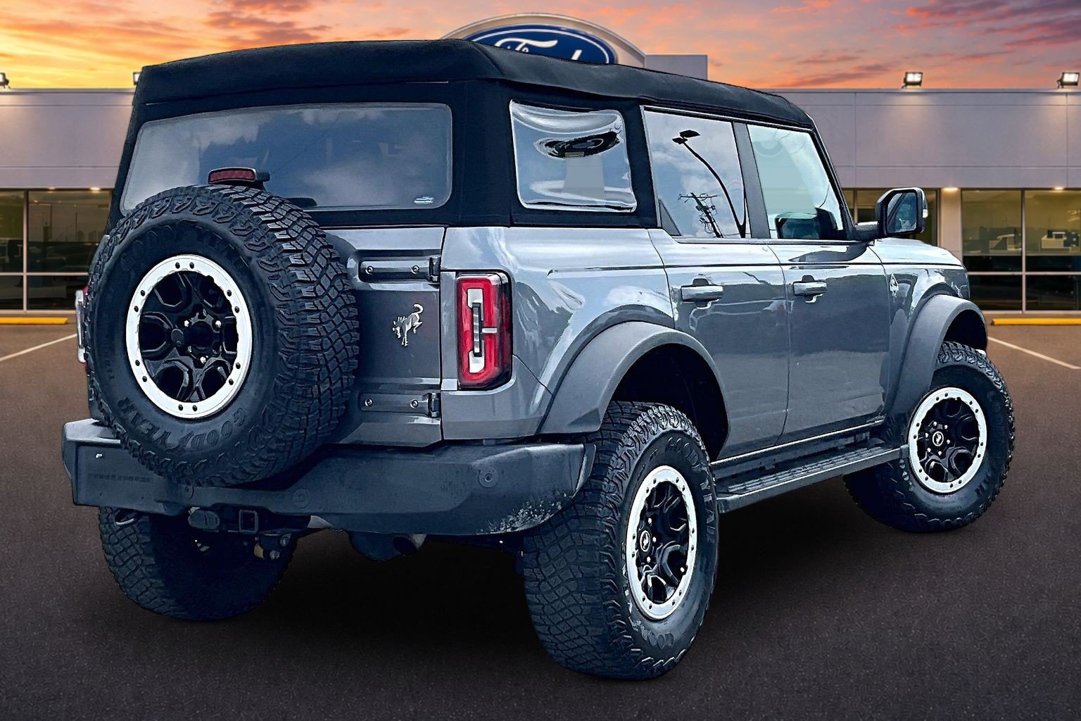 Certified 2023 Ford Bronco Outer Banks w/ Sasquatch Package AWD/4WD image 13
