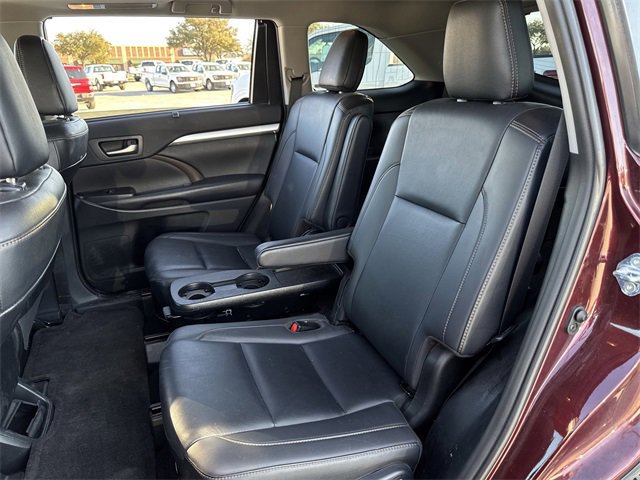 Used 2019 Toyota Highlander XLE image 29