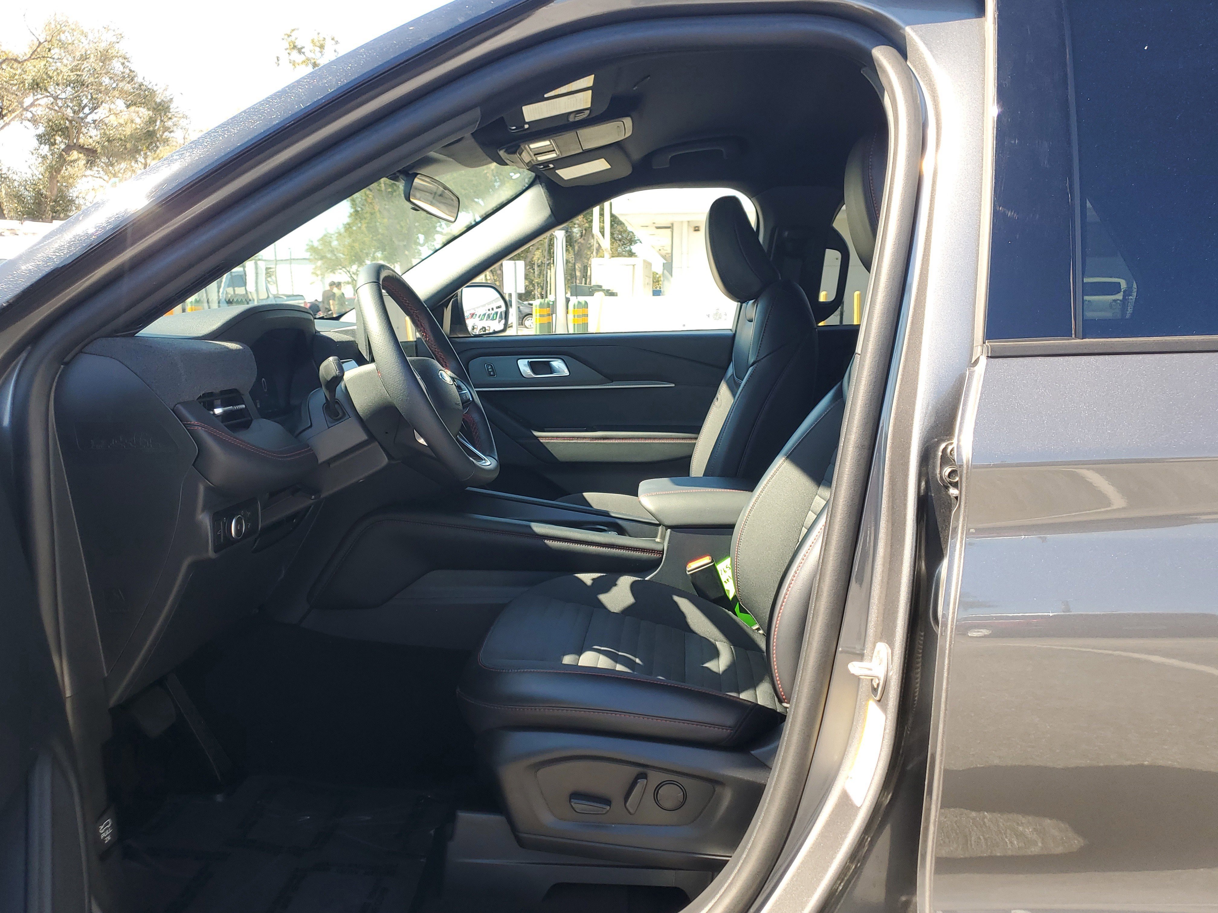 Certified 2025 Ford Explorer ST-Line image 22