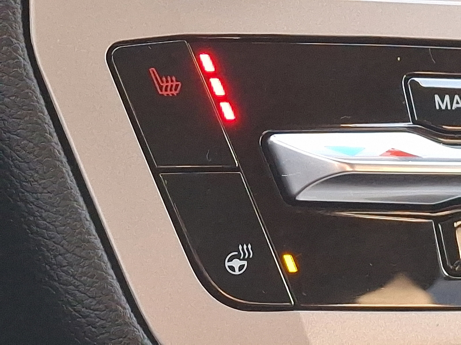 Certified 2022 Ford Explorer XLT w/ Equipment Group 202A image 24