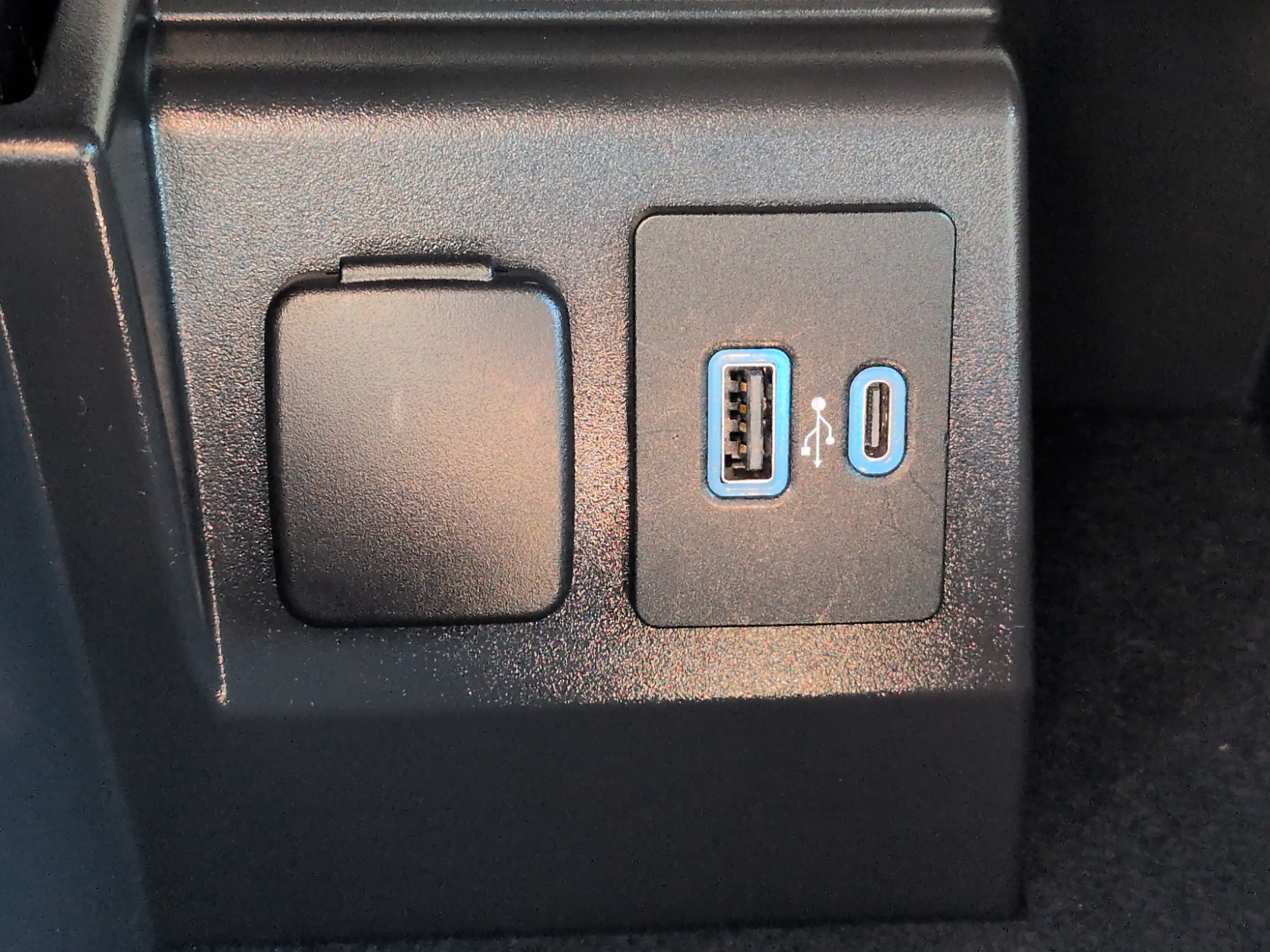 Certified 2022 Ford Explorer XLT w/ Equipment Group 202A RWD image 20
