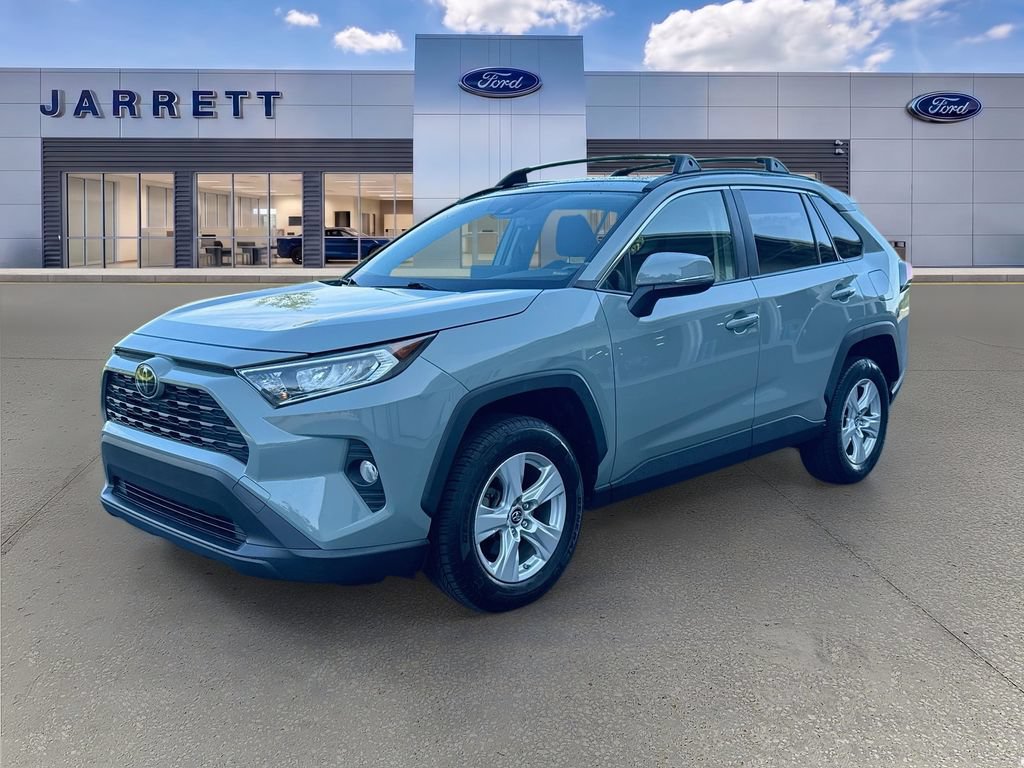 Used 2019 Toyota RAV4 XLE w/ Convenience Package FWD image 3