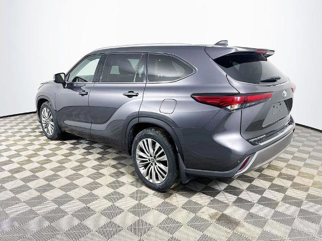 Used 2022 Toyota Highlander Platinum image 3