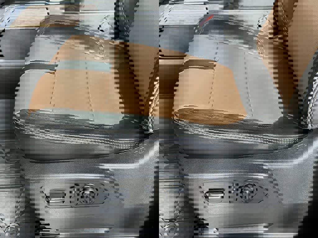 Used 2021 Chevrolet Silverado 1500 High Country w/ Technology Package image 31