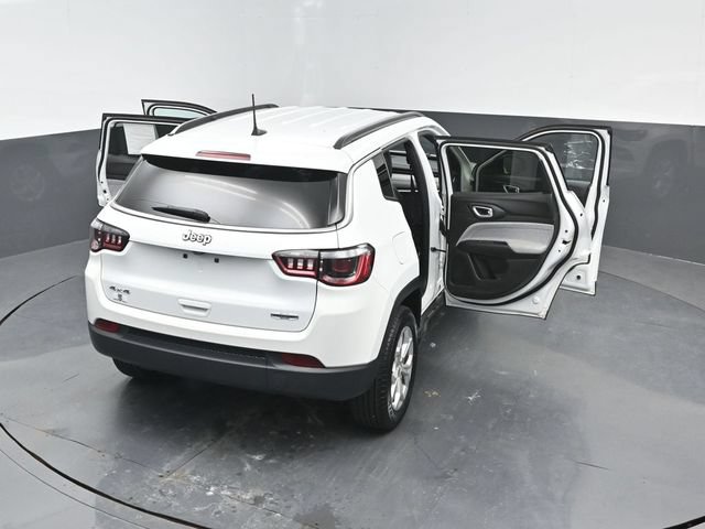 Used 2024 Jeep Compass Latitude AWD/4WD image 23