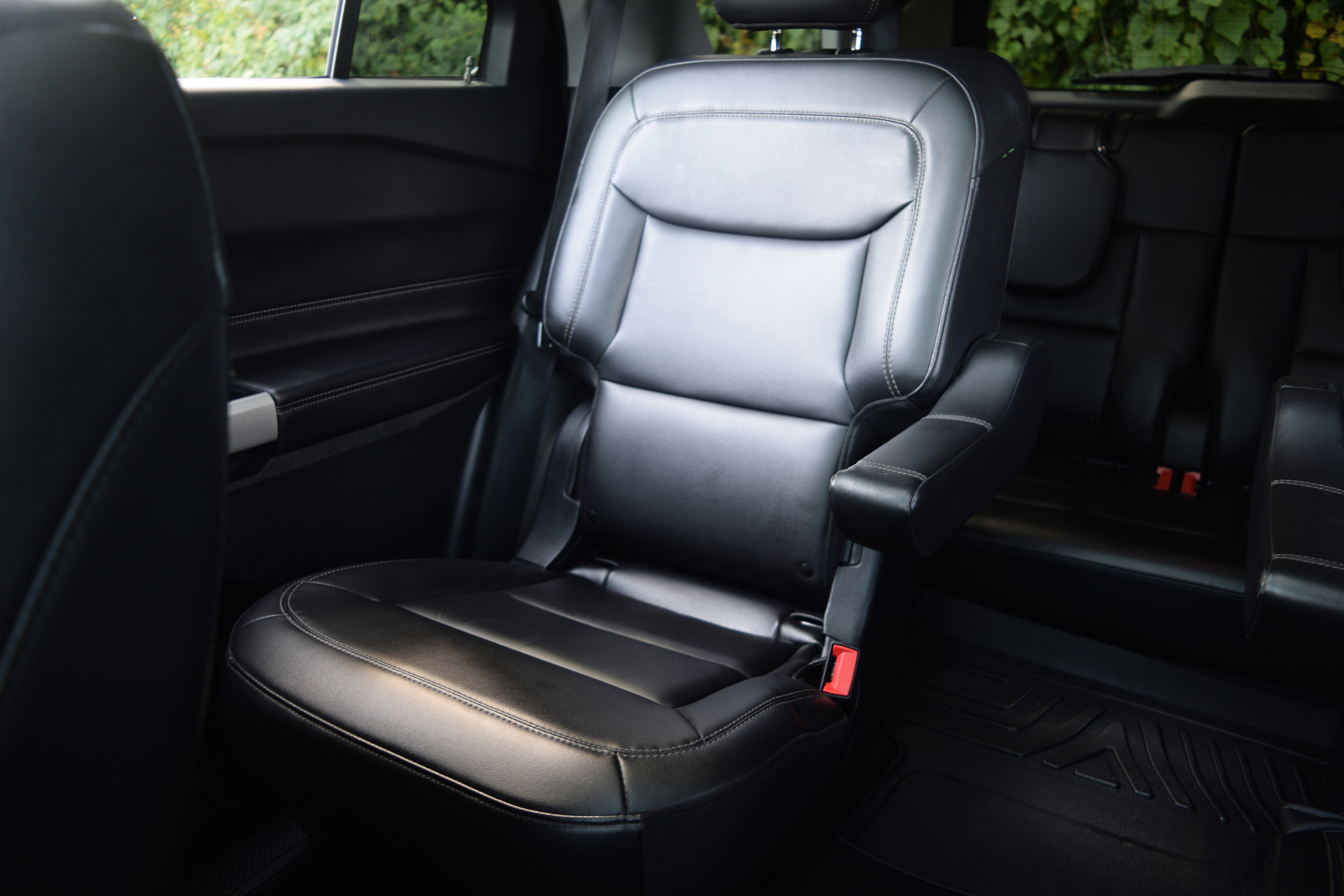 Certified 2022 Ford Explorer XLT w/ Equipment Group 202A image 13