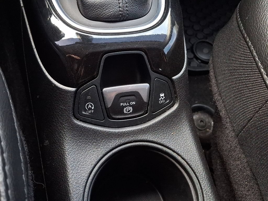 Used 2019 Jeep Compass Latitude AWD/4WD image 25