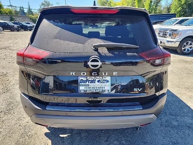 Used 2023 Nissan Rogue SV image 4