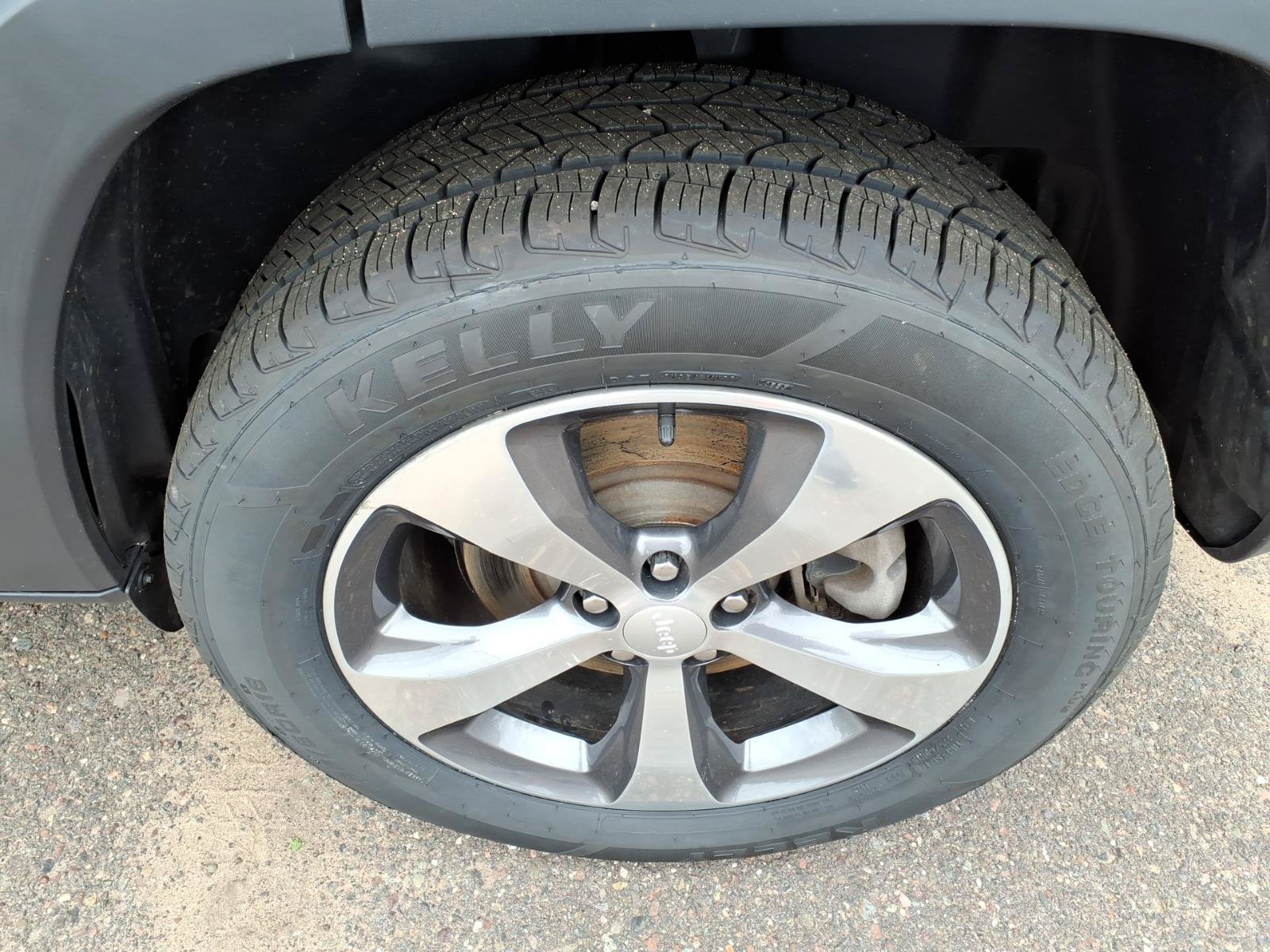 Used 2020 Jeep Cherokee Limited AWD/4WD image 21