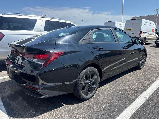 Used 2023 Hyundai Elantra SEL FWD image 2