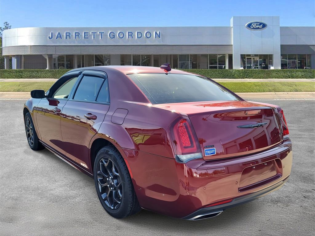 Used 2023 Chrysler 300 Touring L image 2