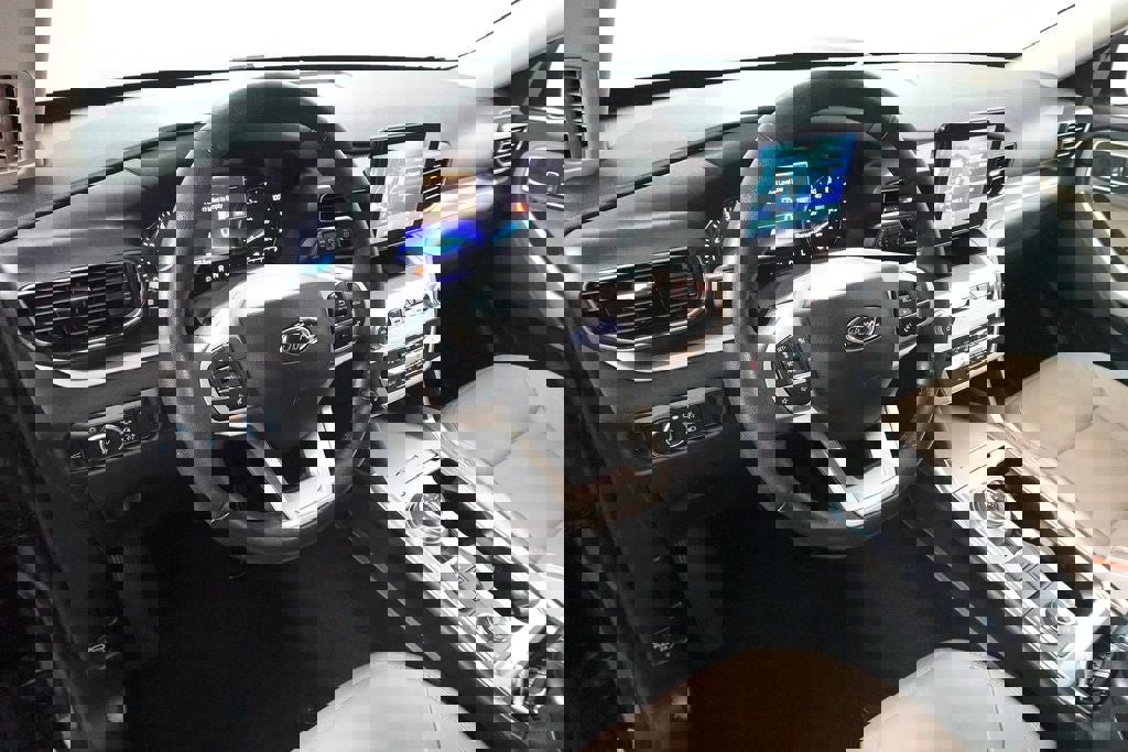 Certified 2023 Ford Explorer XLT w/ Equipment Group 202A image 24