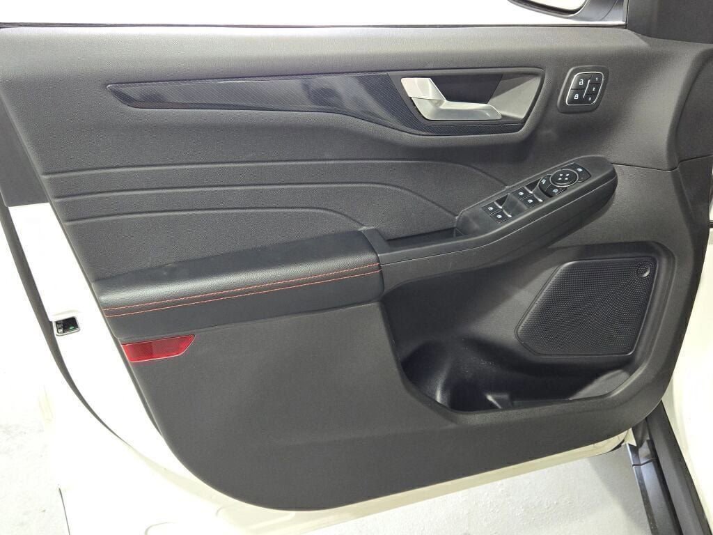 Certified 2023 Ford Escape ST-Line Elite image 26