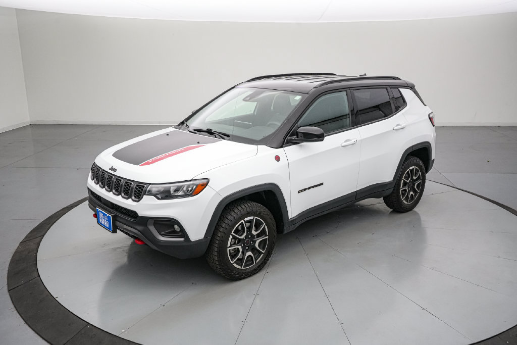 Used 2025 Jeep Compass Trailhawk AWD/4WD image 8