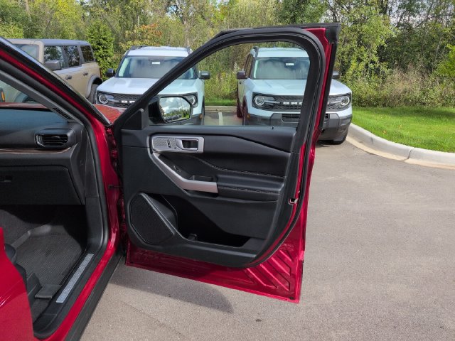 Certified 2023 Ford Explorer Limited AWD/4WD image 14