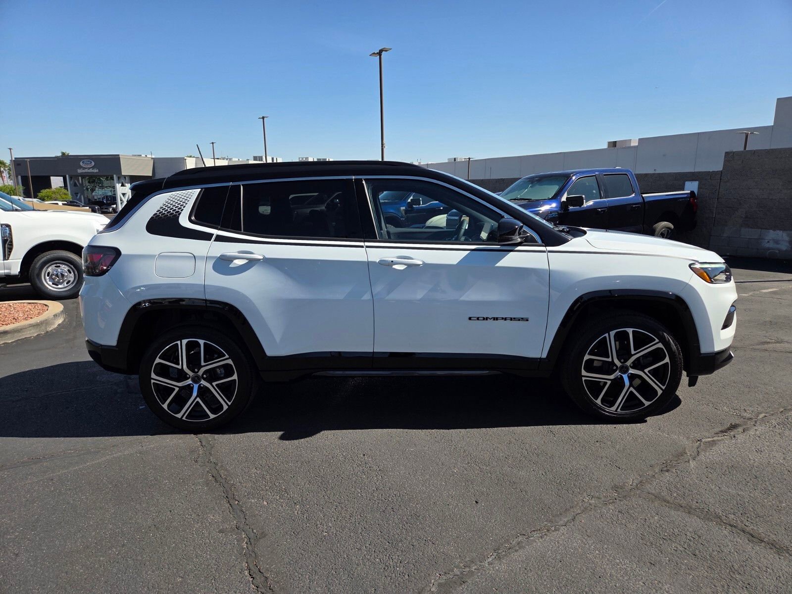 Used 2025 Jeep Compass Limited w/ Elite Group image 7