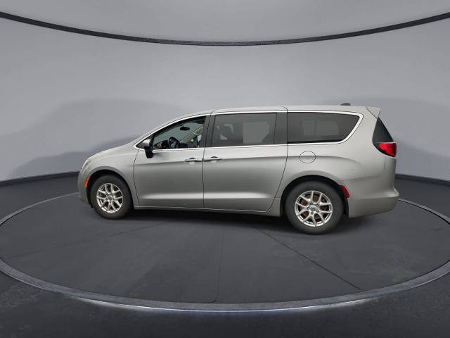 Used 2021 Chrysler Voyager LX FWD image 5