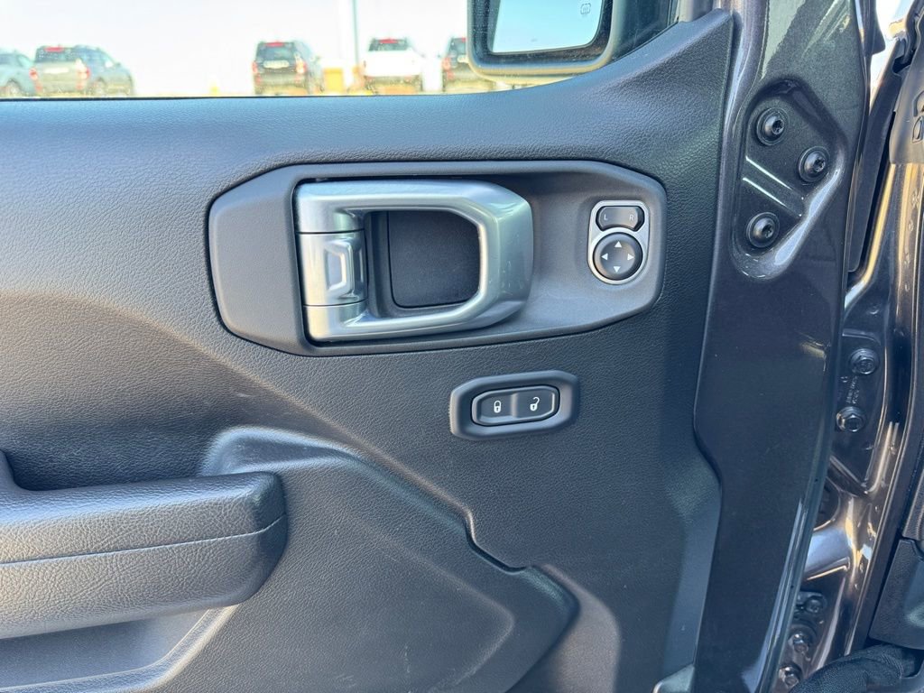 Used 2025 Jeep Wrangler Unlimited Rubicon AWD/4WD image 8
