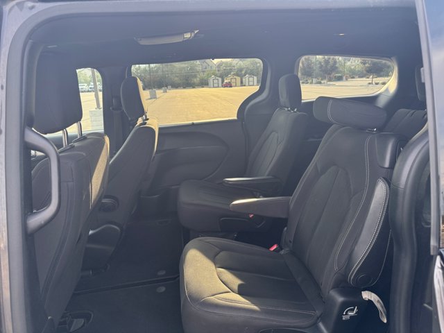 Used 2019 Chrysler Pacifica Touring Plus w/ S Appearance Package FWD image 17
