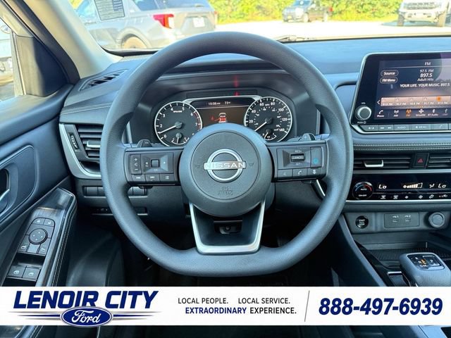 Used 2024 Nissan Rogue SV FWD image 16