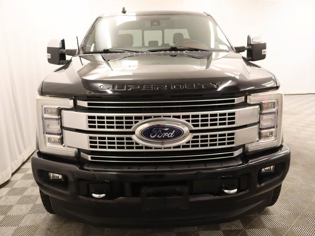 Certified 2019 Ford F250 Platinum w/ Platinum Ultimate Package AWD/4WD image 4