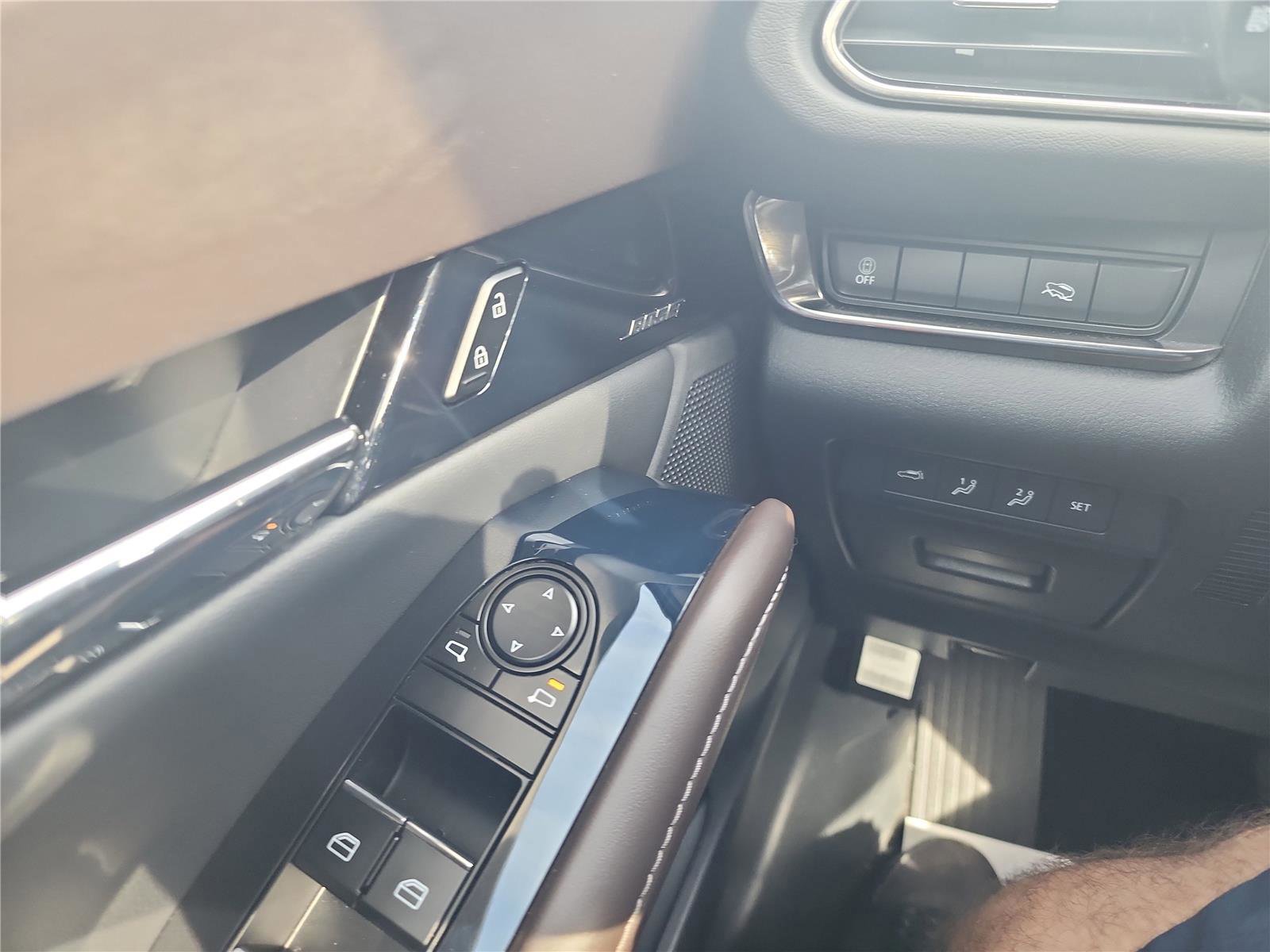 Used 2022 MAZDA CX-30 2.5 Turbo w/ Premium Package image 28