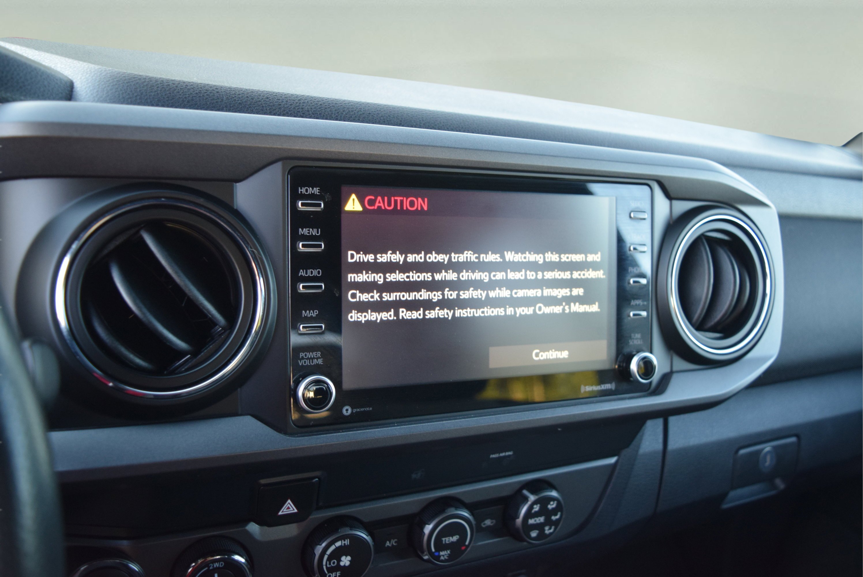 Used 2020 Toyota Tacoma TRD Off-Road w/ Technology Package AWD/4WD image 15
