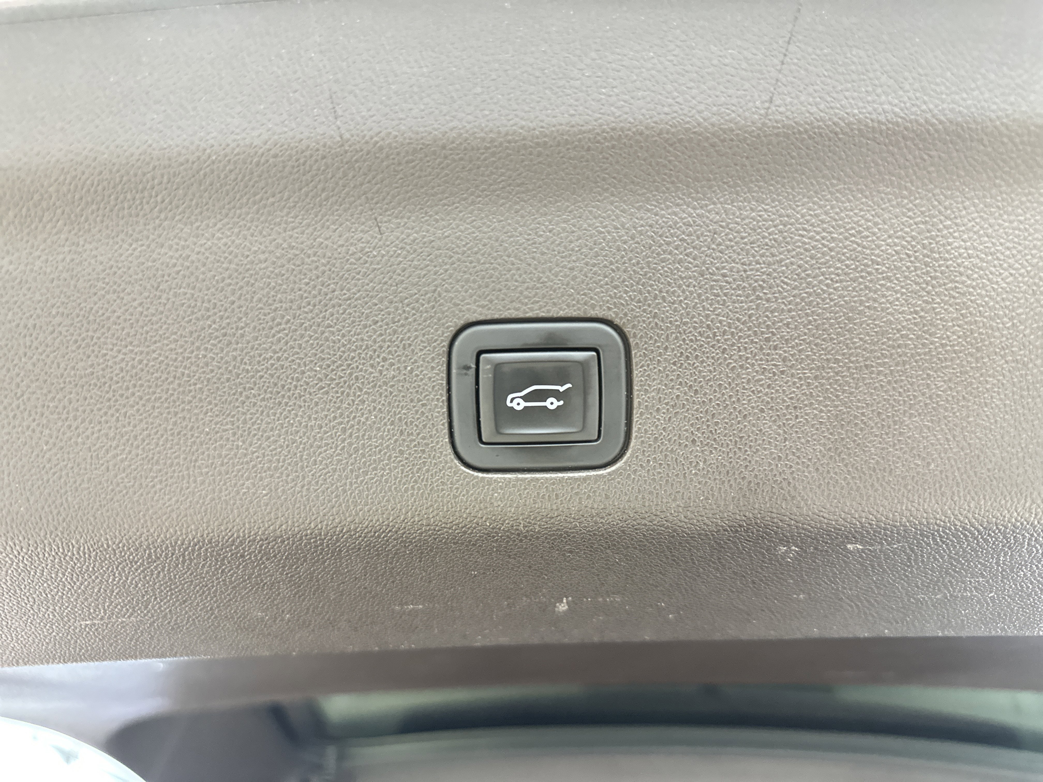 Used 2021 GMC Yukon Denali w/ Denali Premium Package image 33