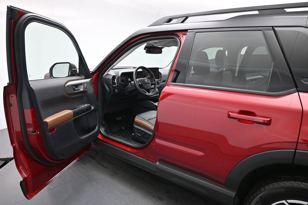 Certified 2025 Ford Bronco Sport Outer Banks w/ Outer Banks Tech Package+ AWD/4WD image 9
