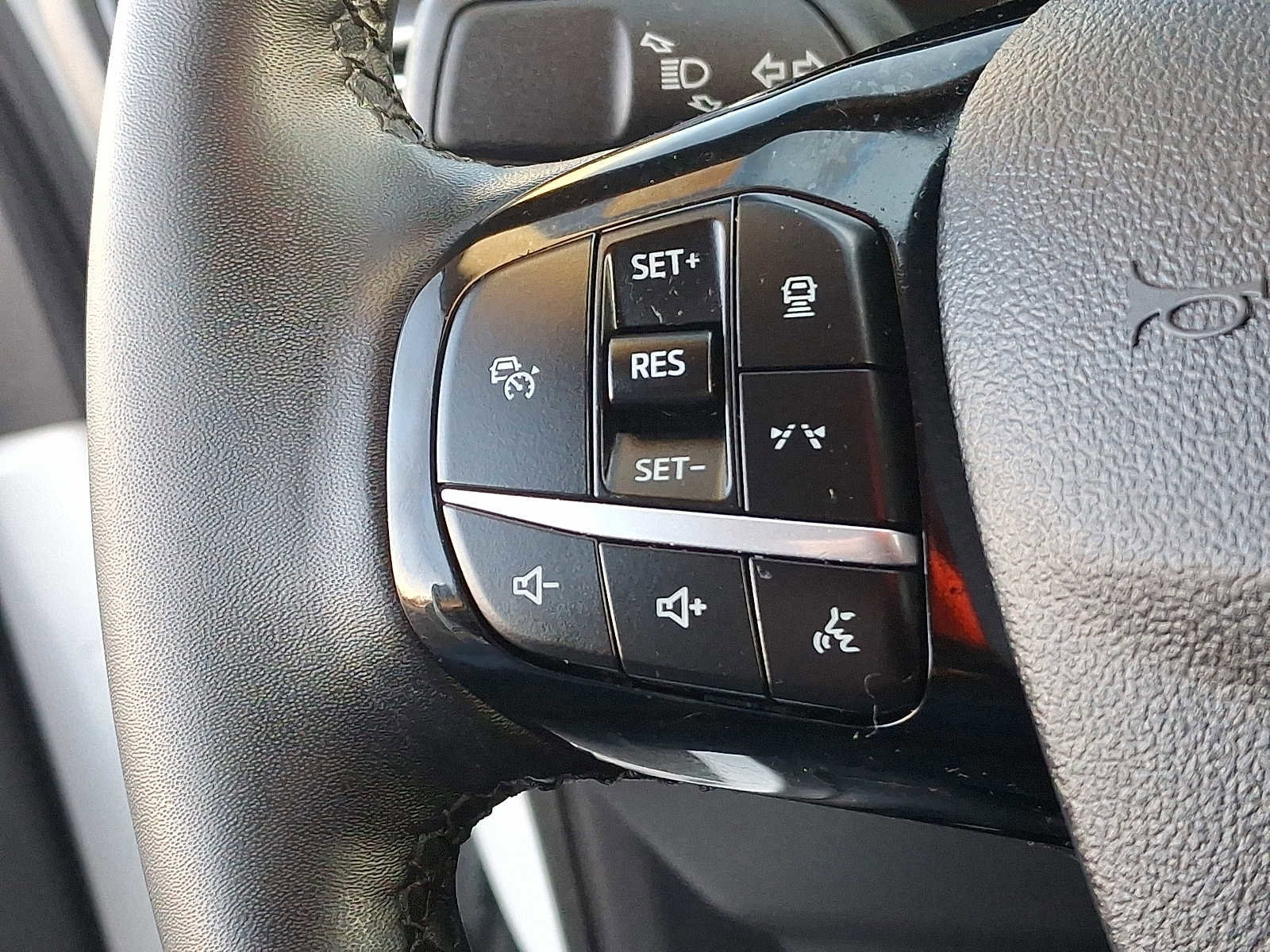 Certified 2024 Ford Escape Platinum w/ Premium Technology Package image 21