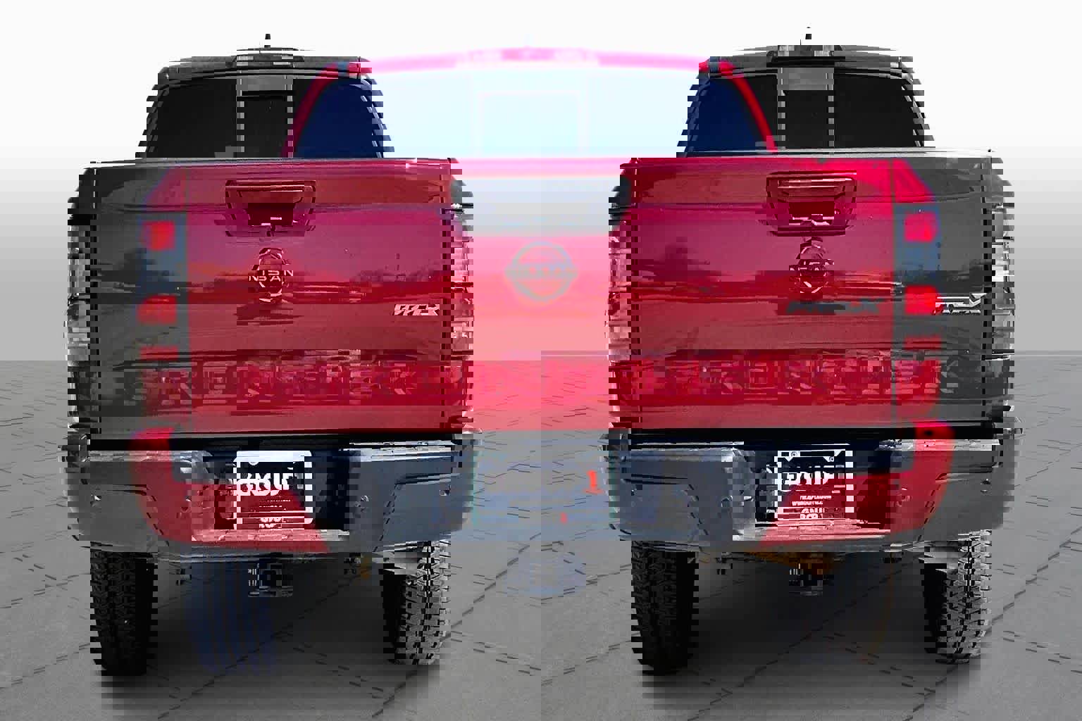 Used 2022 Nissan Frontier Pro-X image 2