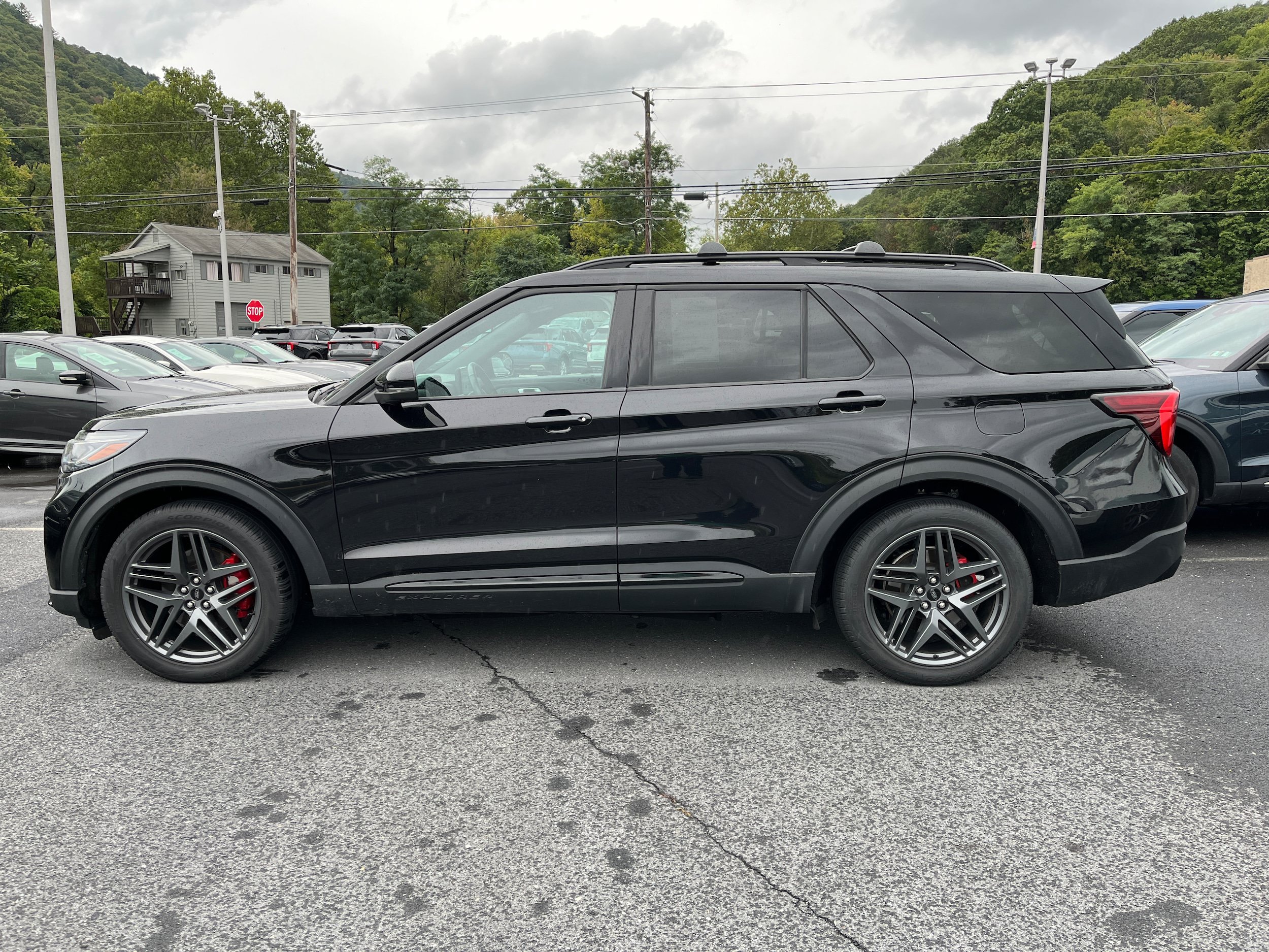 Certified 2025 Ford Explorer ST AWD/4WD image 14